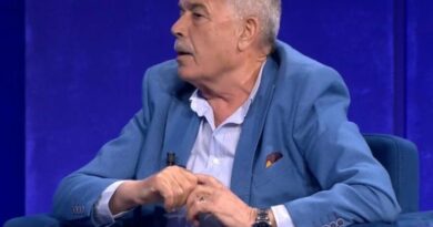 Si u arratisën kryeministri dhe ministrat në ’98? Ish-truproja i Nanos tregon detaje: Disa kaluan tunelet, disa gardhin
