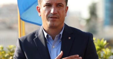 avokatët