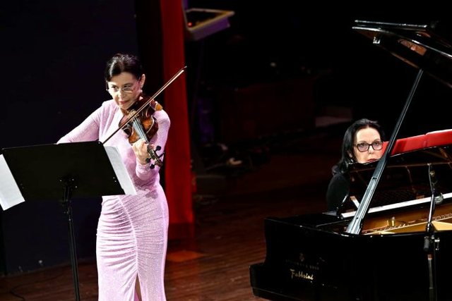 Violinistic greetings