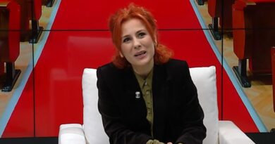 24 vite teatër! Dervishi zbulon si nisi pasioni për regjinë: Kisha dëshirë të bëja magji në një skenë të vogël Dervishi