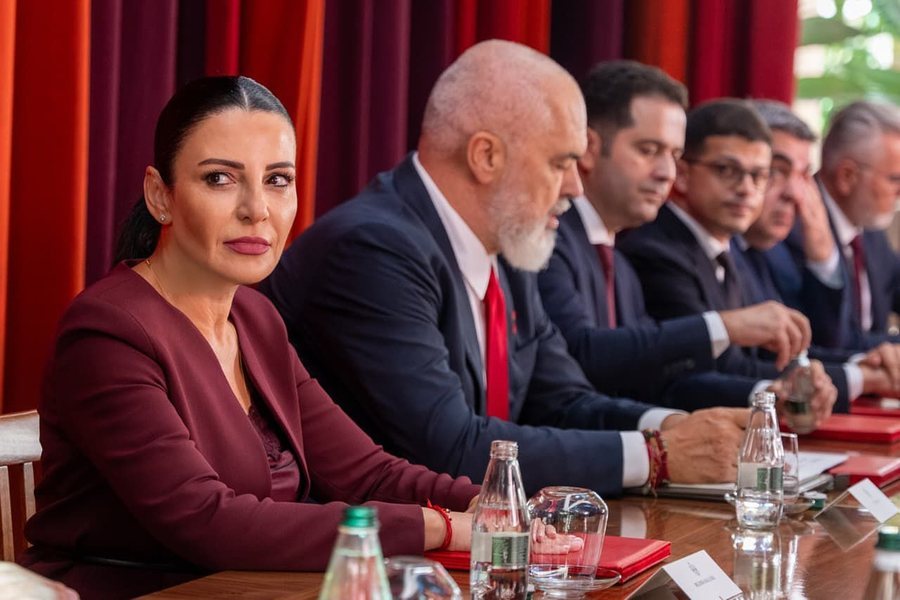 Ndryshime në Qeveri? Nga emrat për zvkryeministër dhe ministrit të Infrastrukturës dhe Energjisë, çfarë thuhet në korridoret e politikës Ndryshime
