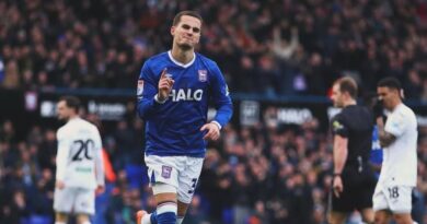 ZYRTARE/ Anis Mehmeti mbetet pa trajner, “rrufe në qeill të hapur” te ekipi i Premier League! Reagon sulmuesi shqiptar