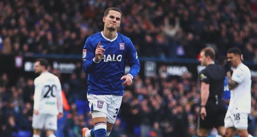 ZYRTARE/ Anis Mehmeti mbetet pa trajner, “rrufe në qeill të hapur” te ekipi i Premier League! Reagon sulmuesi shqiptar