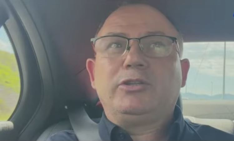 “Pushteti po përpiqet me të gjitha metodat që të na ndalojë”- Aktivisti: Jemi nisur dhjetëra makina nga Londra për protestën e nesërme! Duam një qeveri normale