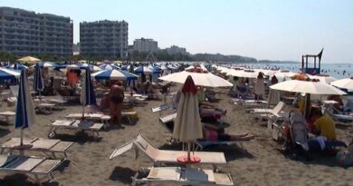 “Me shezlongët e vjedhur në Itali, bëhet turizëm në Shqipëri”! Biznesmenët e vendit fqinj apelojnë edhe ndaj kryeministrit Rama Itali
