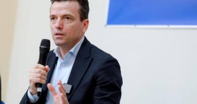 Tensionet te Kuvendi, Shehaj: Ministrat s’mund të fshihen pas policisë, protesta nuk ndalet