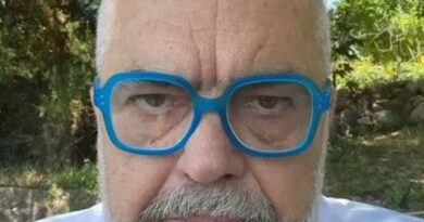 35 ditë protesta, Rama “qetëson” situatën me bonuse për pensionistët dhe rritje pagash 35 ditë protesta, Rama “qetëson” situatën me bonuse për pensionistët dhe rritje pagash