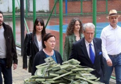 Zbardhet pasuria e familjes Berisha: Argita zbraz llogaritë bankare nga frika e SPAK, Shkëlzeni jep miliona borxh! Berisha