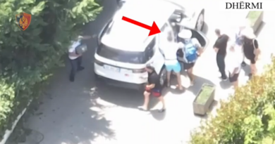 Momentet kur policët me rroba plazhi arrestojnë në Dhërmi Granit Pepnikën e call center-ave (Video)