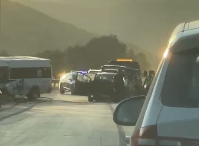 Aksident në aksin Peqin-Elbasan/ Tre automjete përplasen njëra me tjetrën, ‘paralizohet’ rruga në të dyja drejtimet Peqin