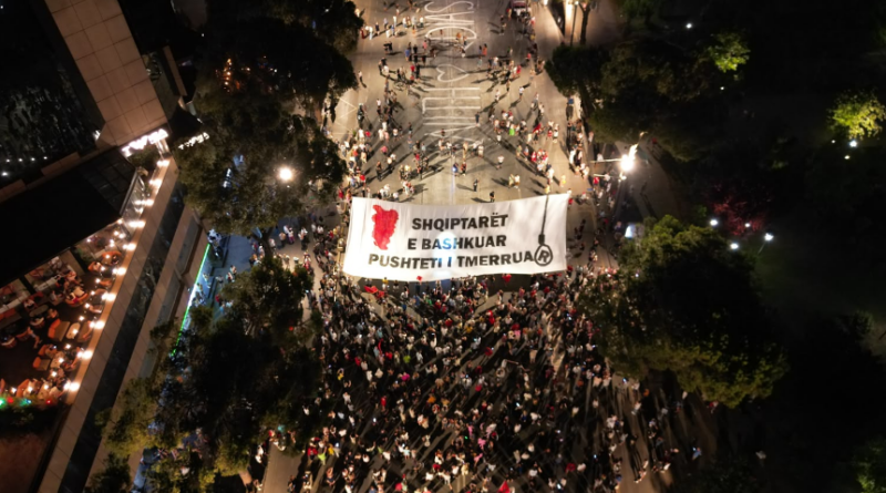 Protestuesit